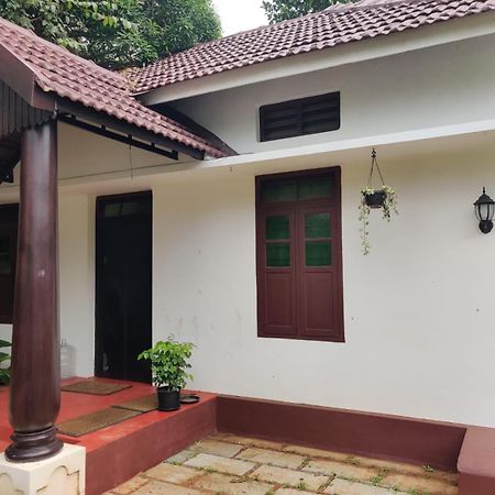 Lannister Inn Kochi Extérieur photo