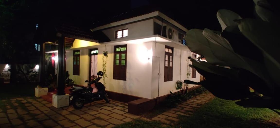 Lannister Inn Kochi Extérieur photo